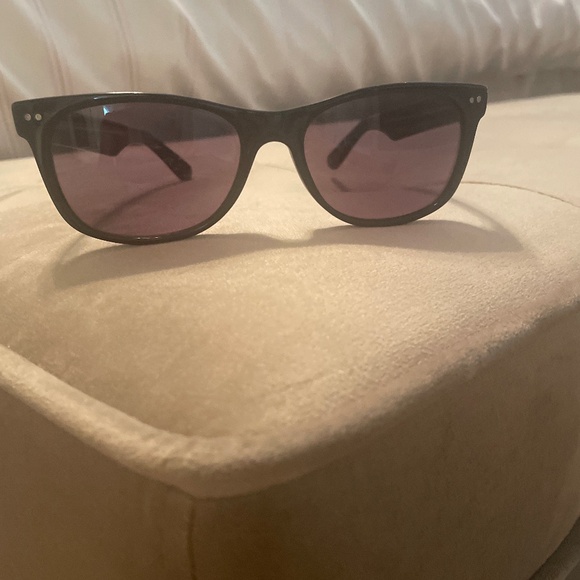 Tom’s sunglass with case - Picture 2 of 4